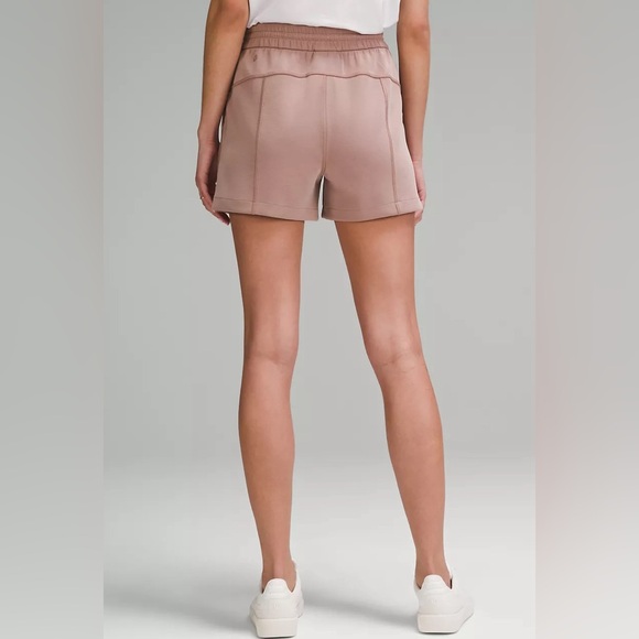 Lululemon Softstreme High-Rise Short 4" NWT Size4 - Picture 2 of 12